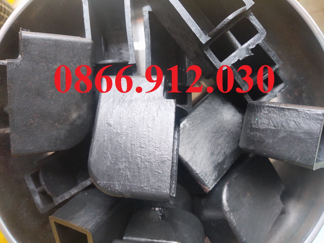 Móng nhựa đóng chân bàn ghế học sinh giá rẻ tại Hà Nội