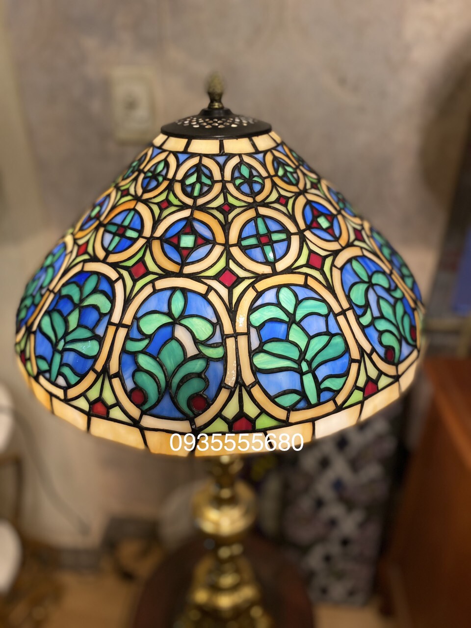Giao lưu em đèn bàn tiffany đa sắc hàng đức