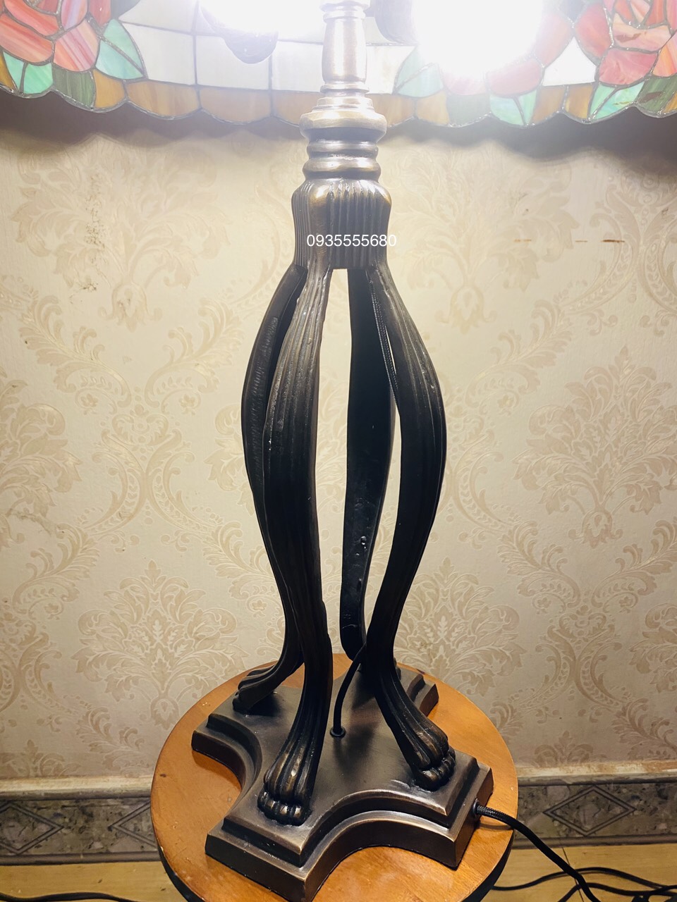 Giao lưu đèn bàn tiffany họa tiết hoa hồng