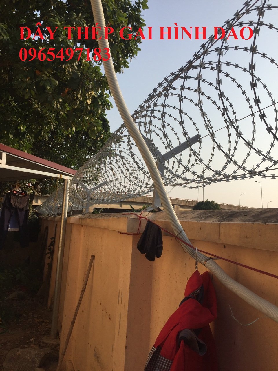 Dây thép gai hình lưỡi dao  chống rỉ làm hàng rào chống trộm