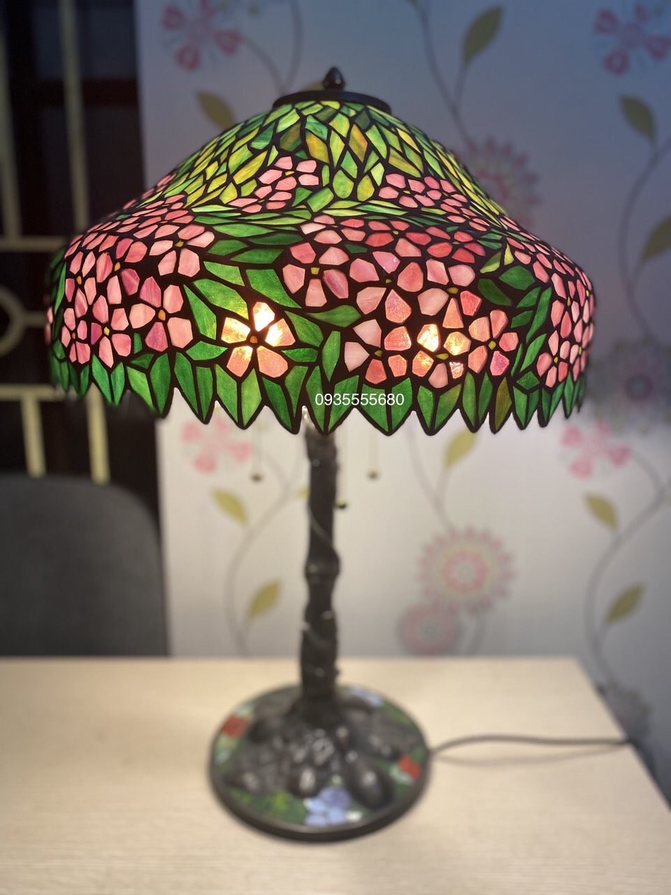 Giao lưu em đèn bàn tiffany hàng mỹ.       