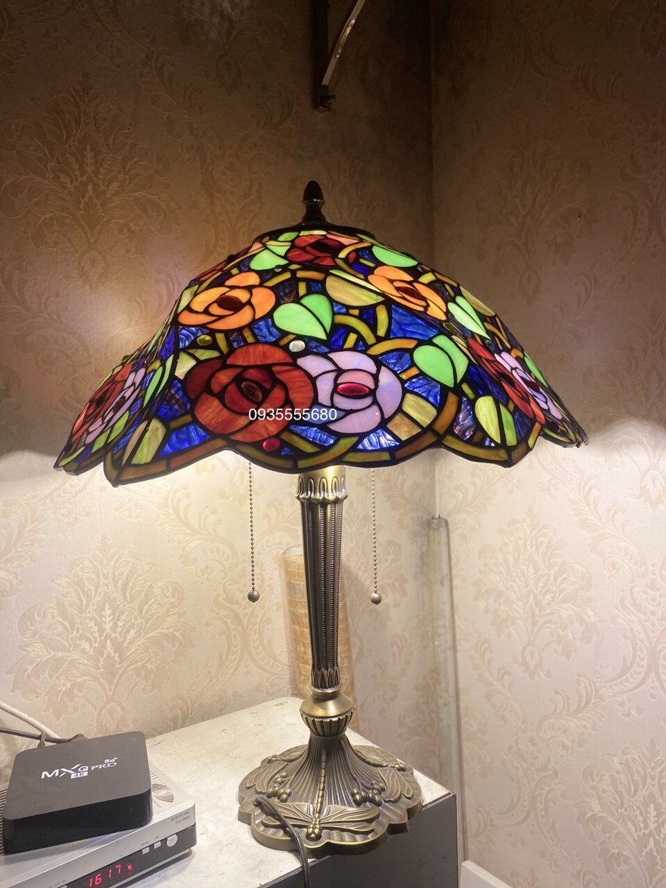 Đèn bàn tiffany hoa đa sắc lạ mắt         