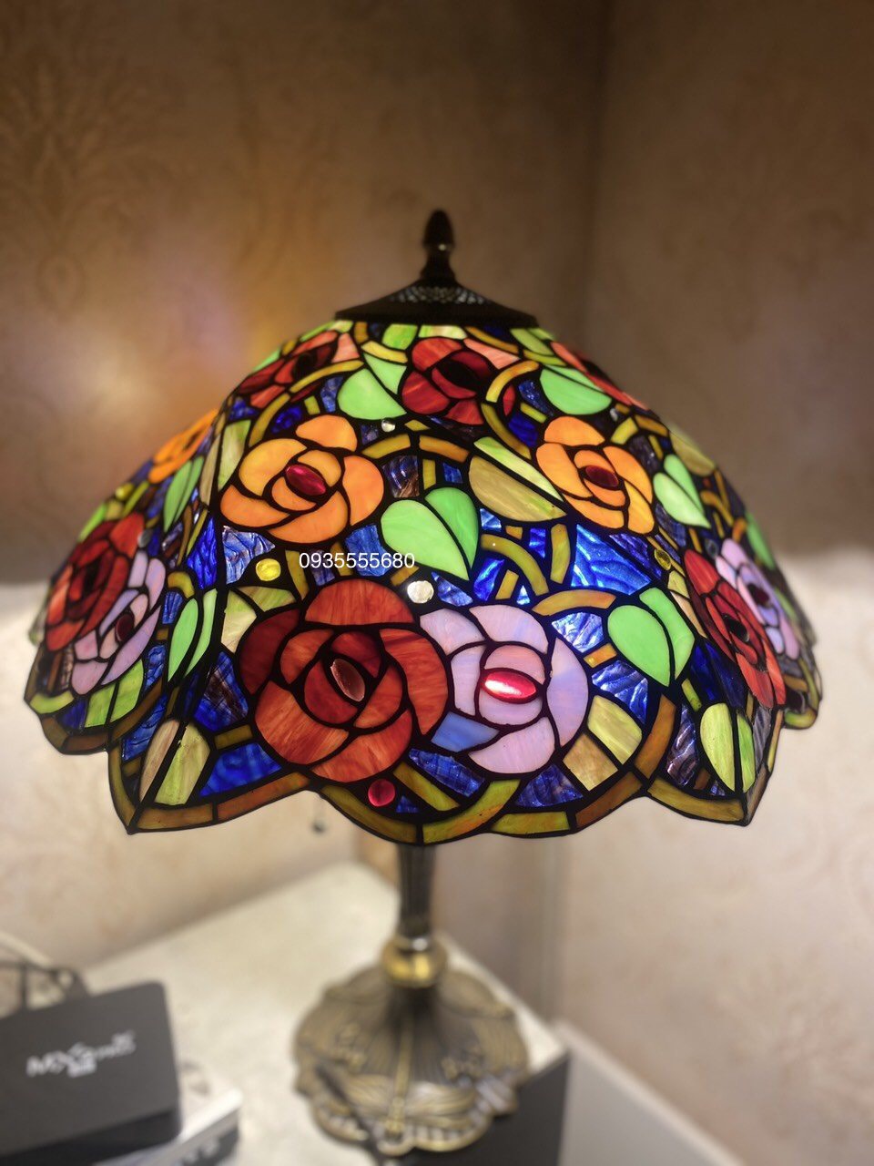 Đèn bàn tiffany hoa đa sắc lạ mắt         