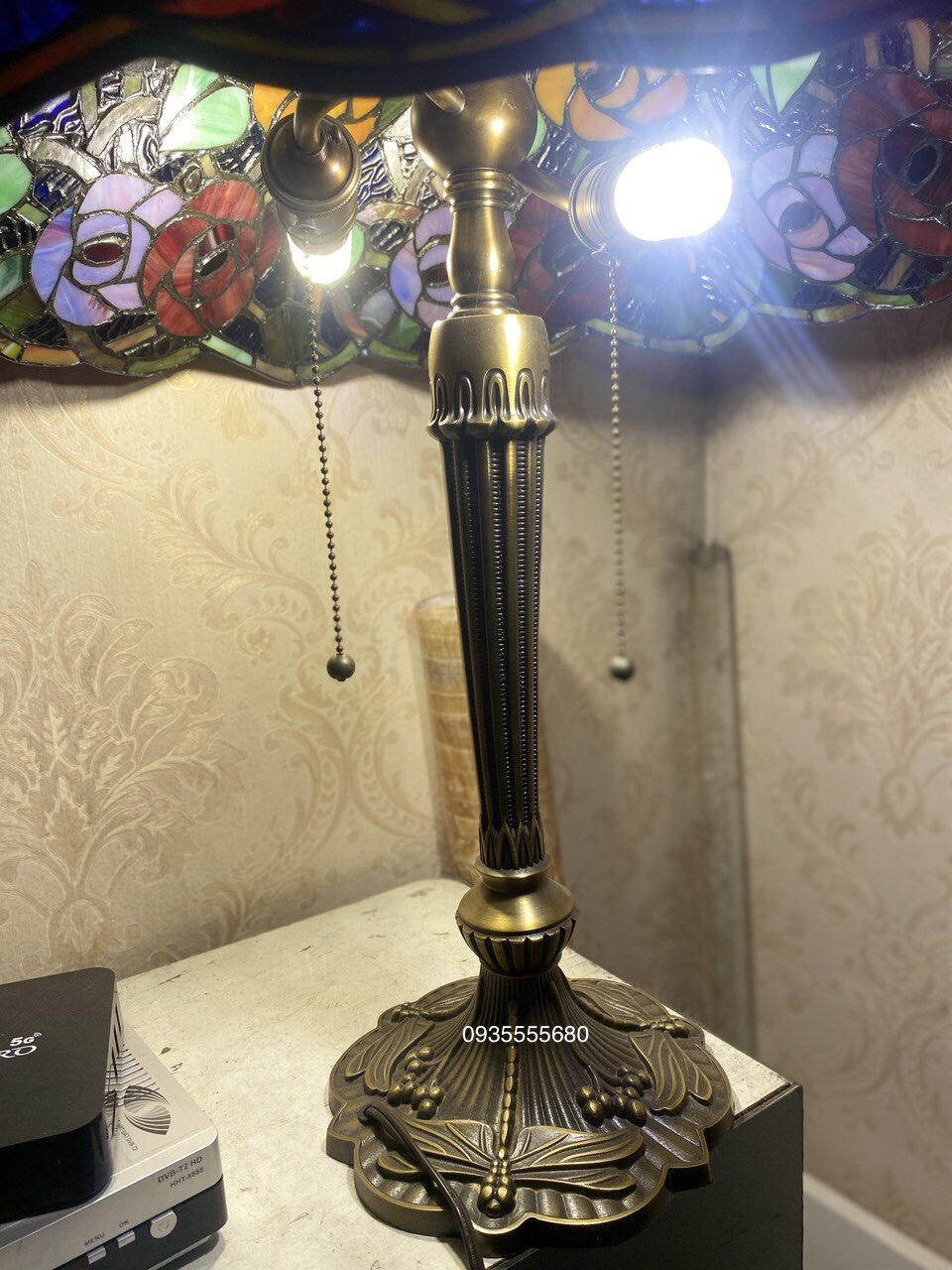 Đèn bàn tiffany hoa đa sắc lạ mắt         