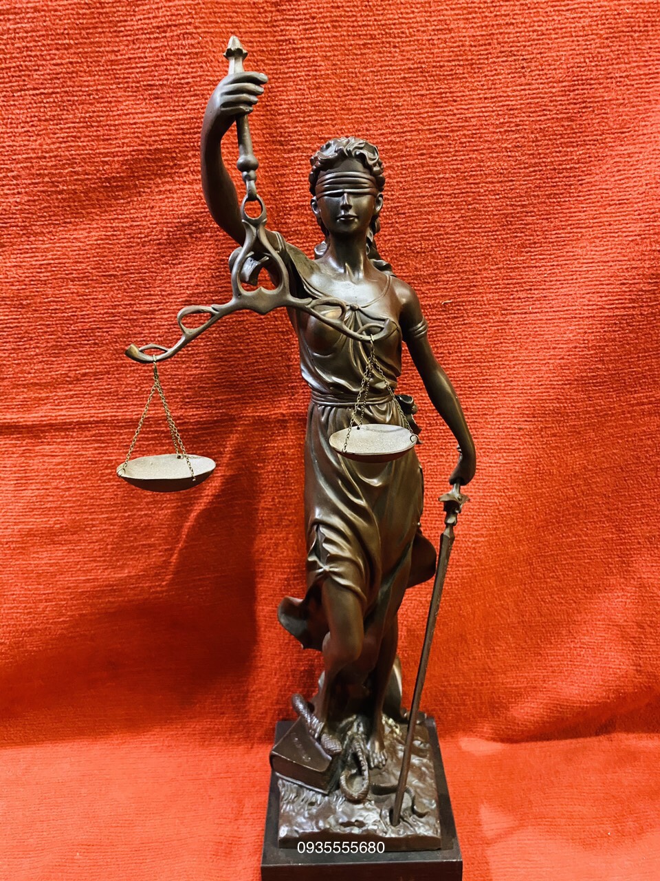 Giao lưu bức tượng đồng cán cân côn lý       