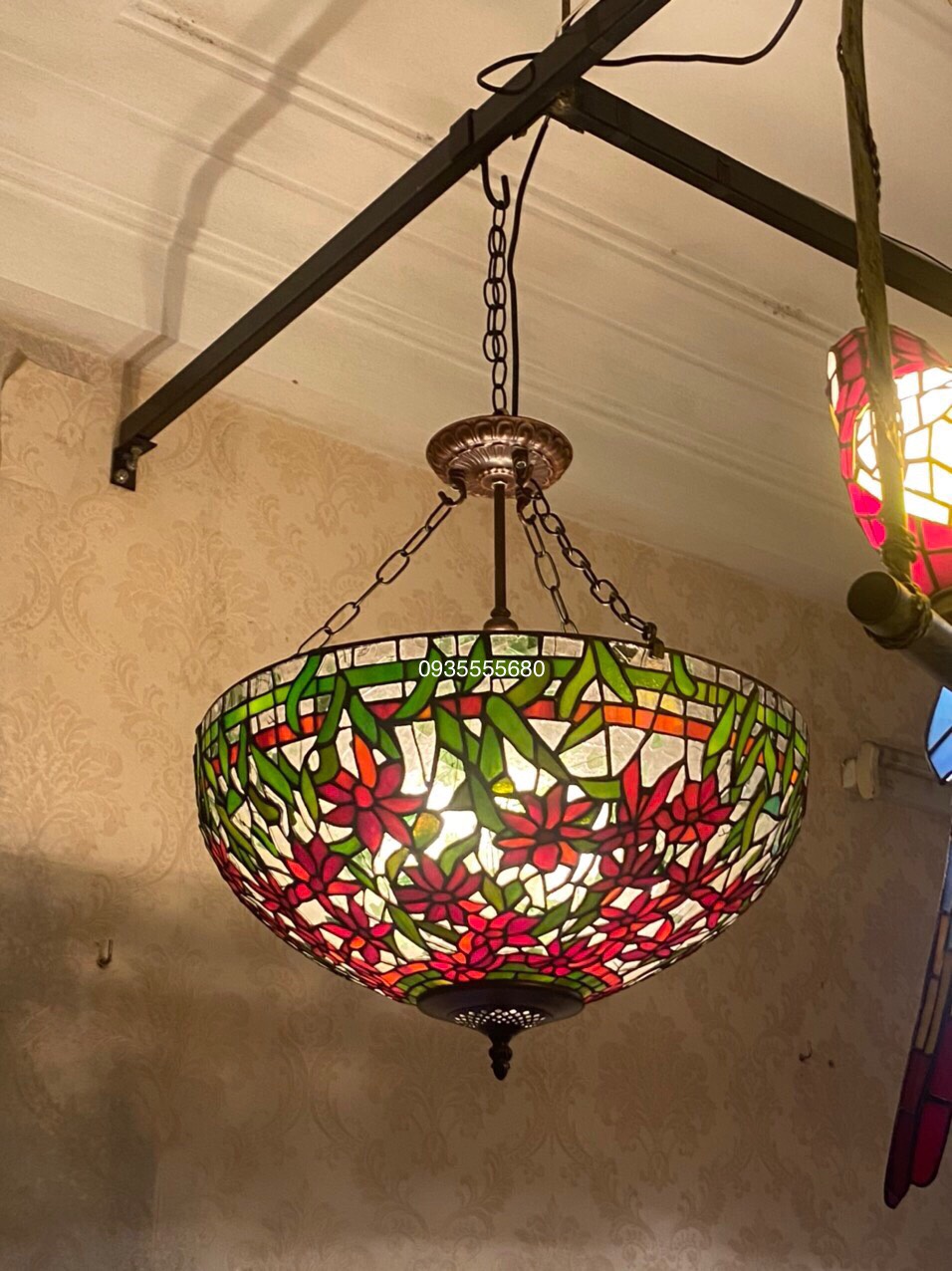 Giao lưu đèn trần tiffany hoa đỏ rực rỡ               