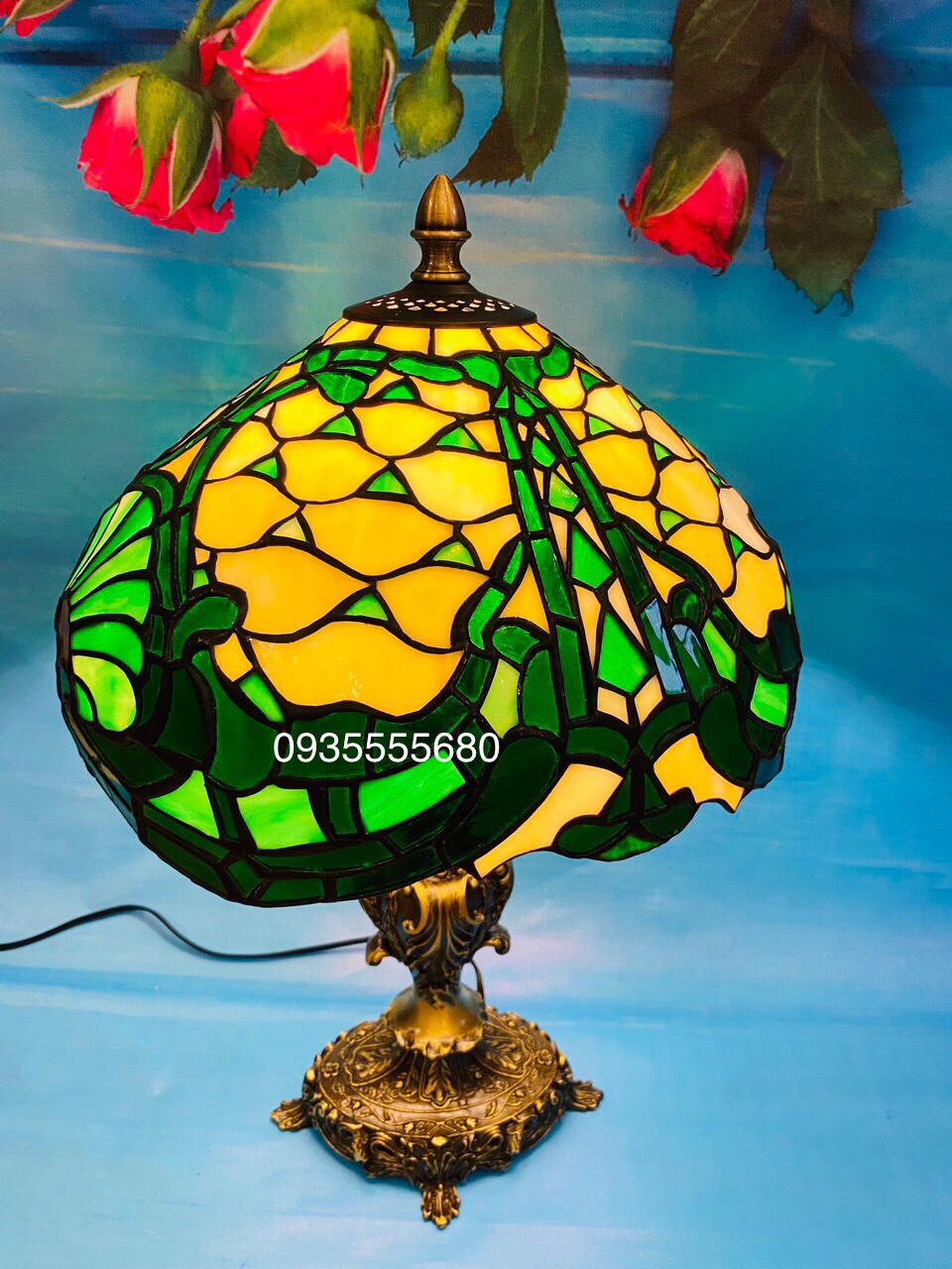 Giao lưu em đèn bàn tiffany xanh lá mới                     