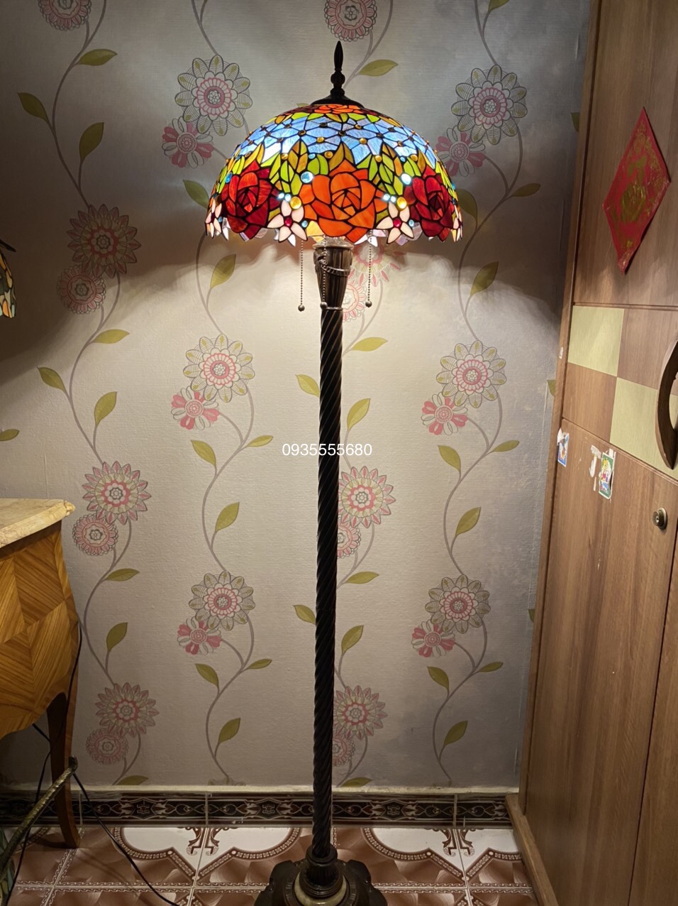 Đầu xuân giao lưu e đèn sàn tiffany hoa hồng