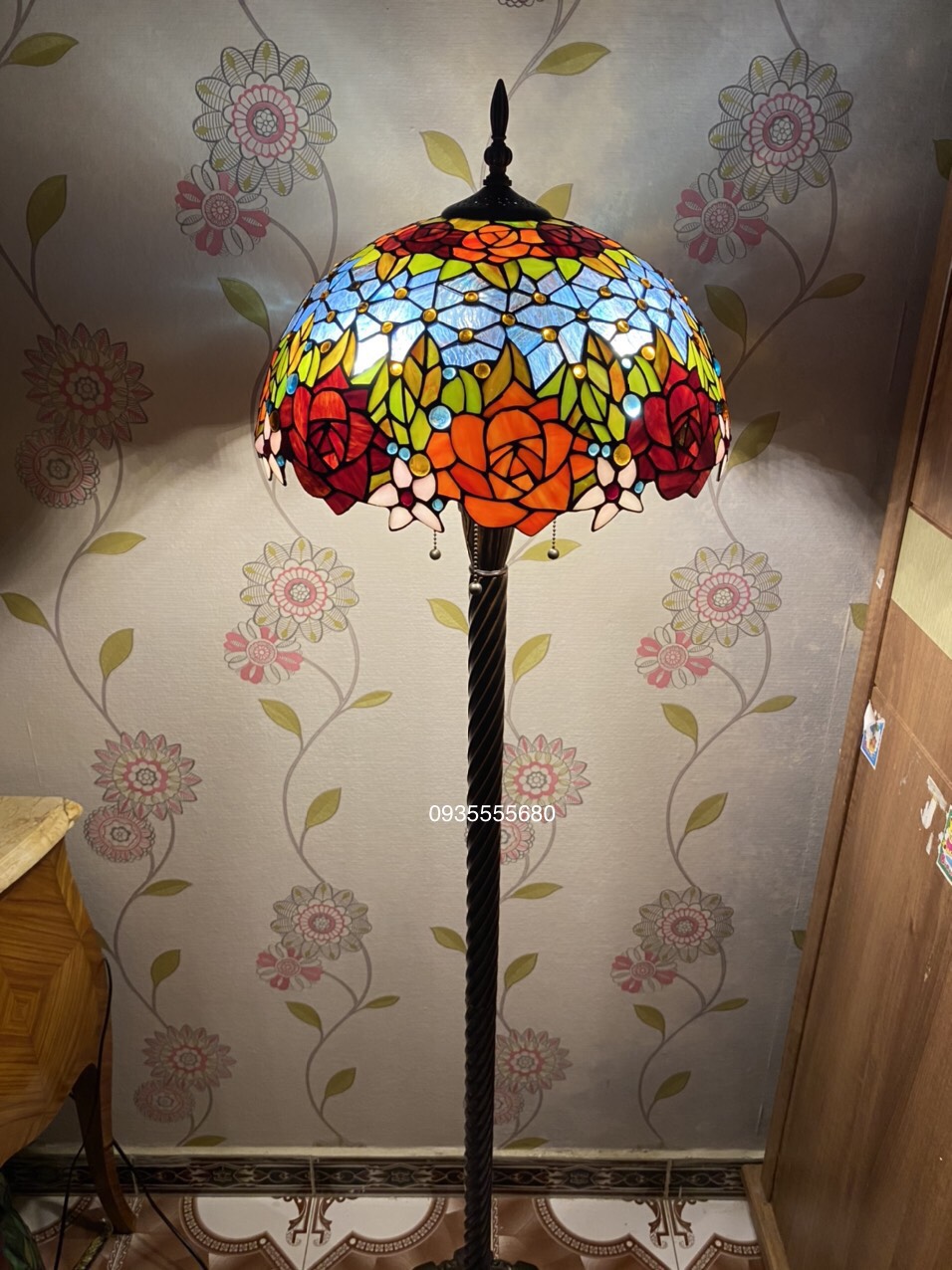 Đầu xuân giao lưu e đèn sàn tiffany hoa hồng