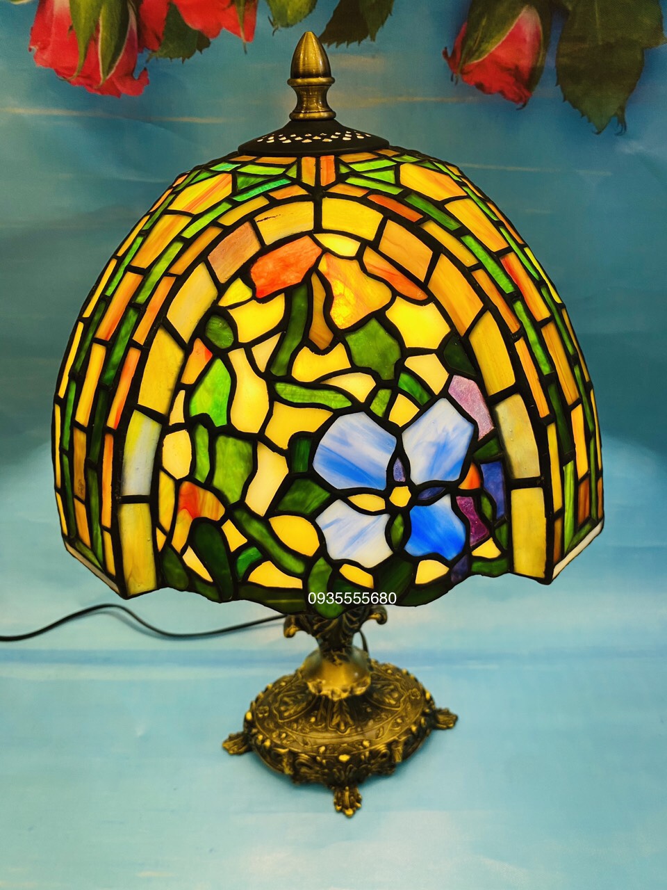 Đèn bàn tiffany họa tiết hoa hồng xanh