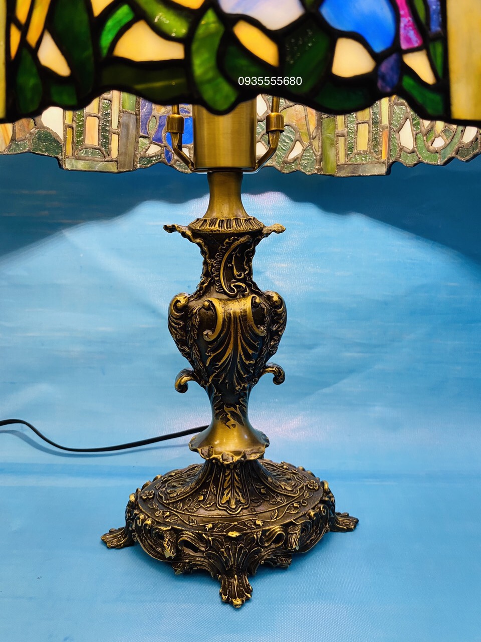 Đèn bàn tiffany họa tiết hoa hồng xanh