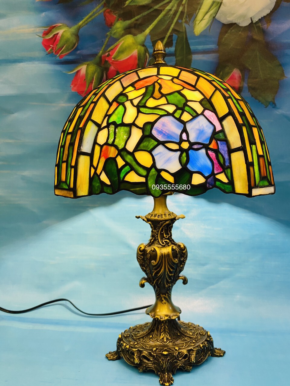 Đèn bàn tiffany họa tiết hoa hồng xanh