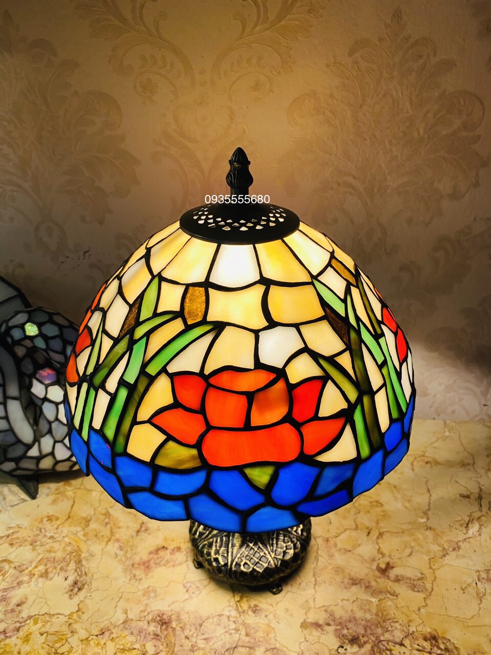 Giao lưu e đèn bàn tiffany họa tiết hoa sen