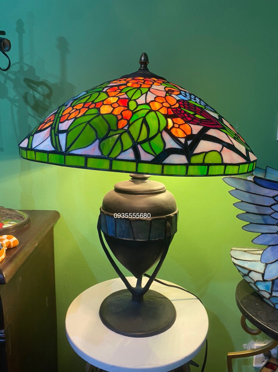 Giao lưu đèn bàn tiffany họa tiết hoa vẹt đa sắc