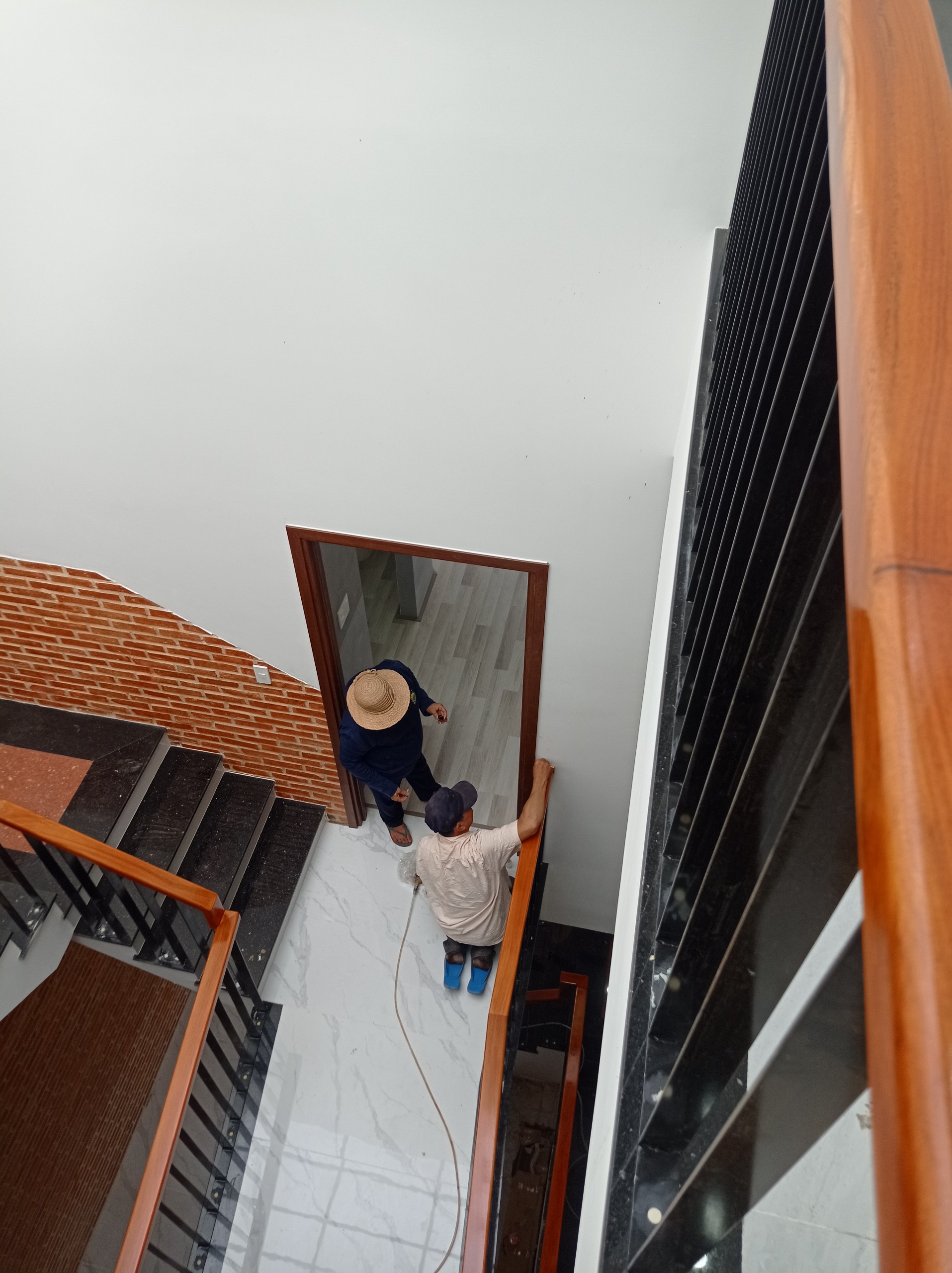 Bàn giao 8 bộ cửa nhựa Composite tại Bình Dương