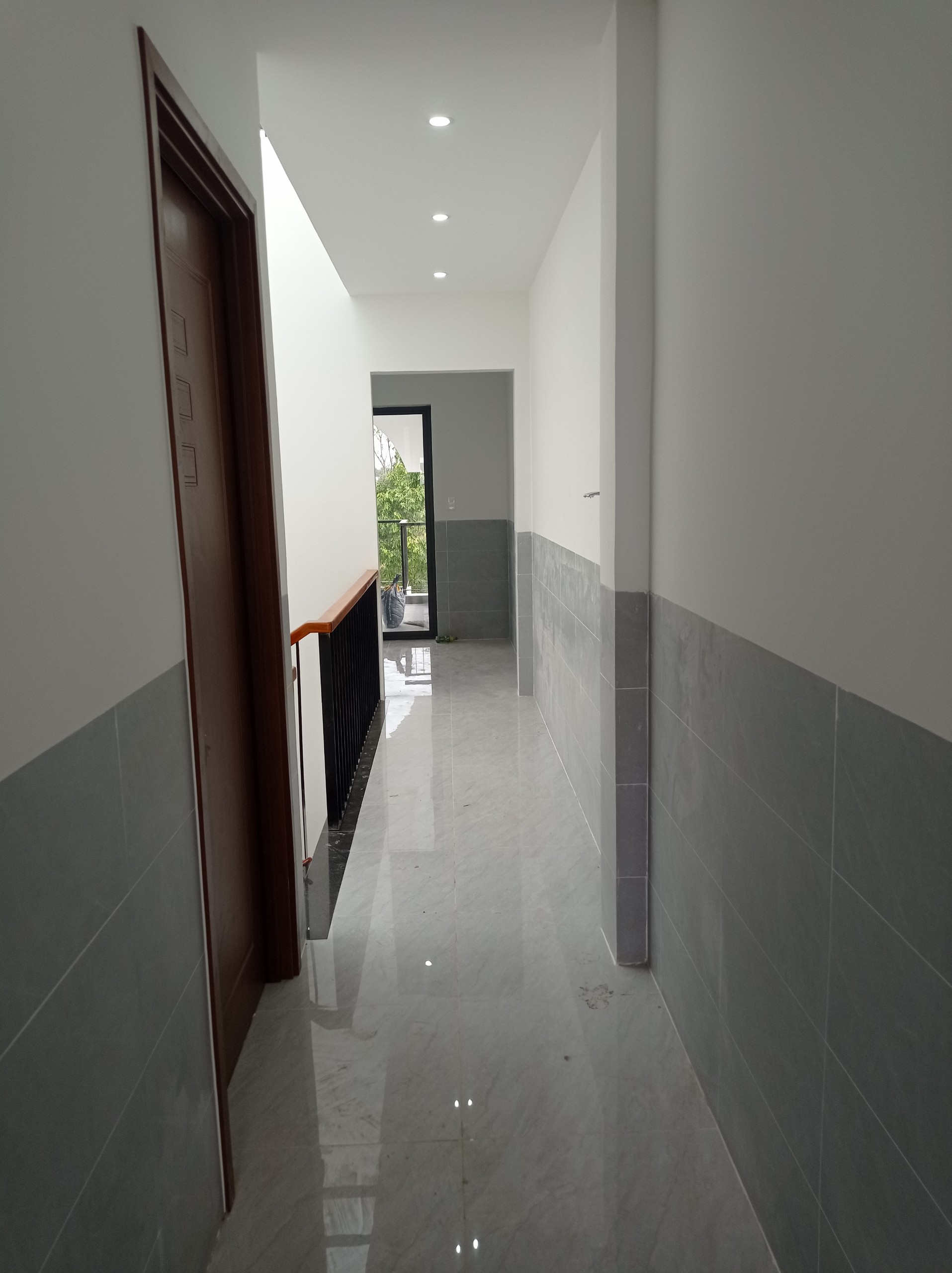 Bàn giao 8 bộ cửa nhựa Composite tại Bình Dương
