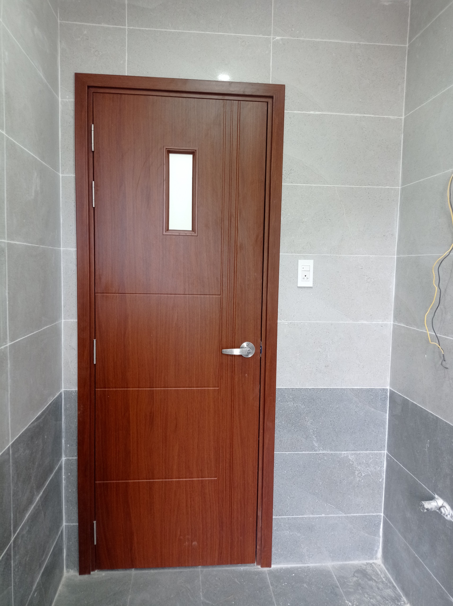 Bàn giao 8 bộ cửa nhựa Composite tại Bình Dương