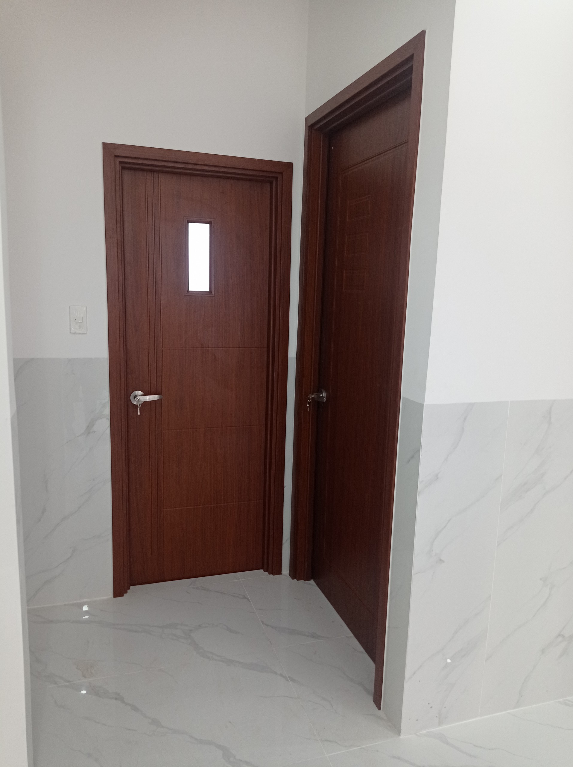 Bàn giao 8 bộ cửa nhựa Composite tại Bình Dương