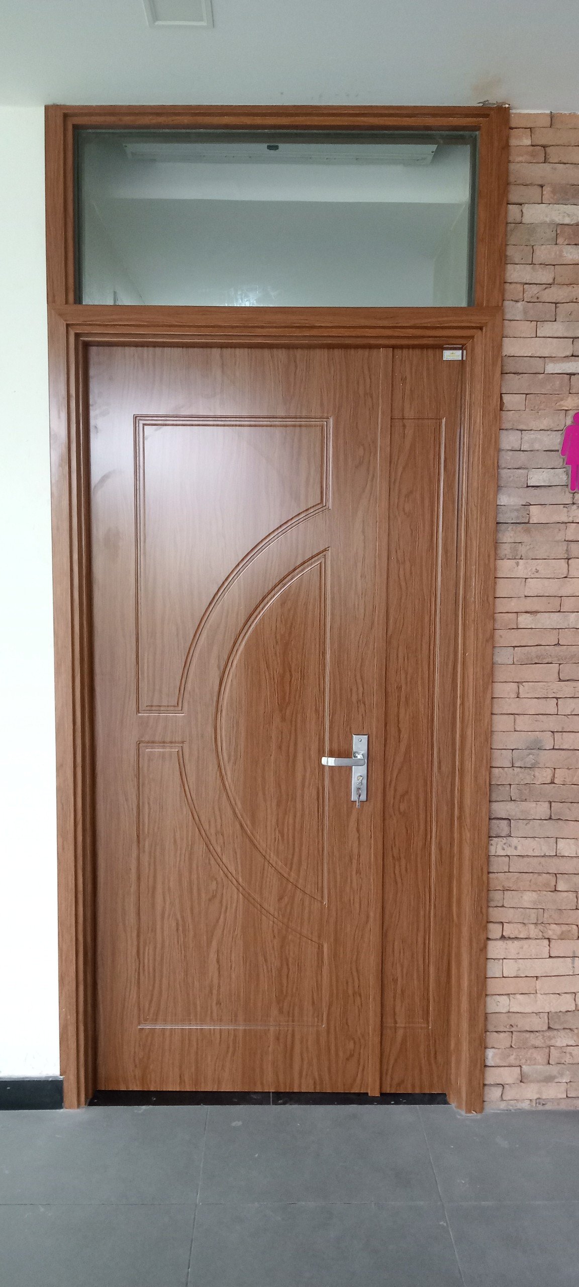 Cửa nhựa Composite có tốt không?  Mẫu cửa nhựa giả gỗ đẹp