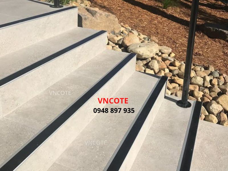 Nẹp chống trơn trượt cầu thang DE-1, L=2.7m/thanh