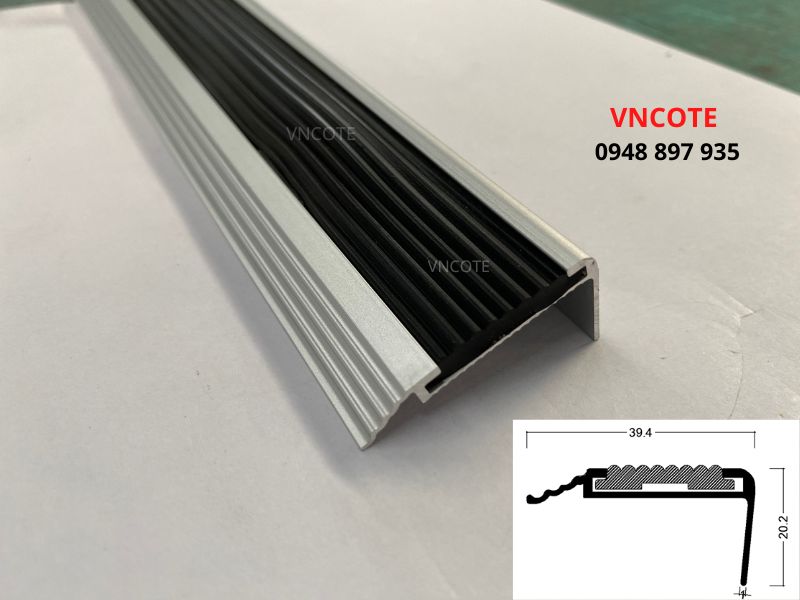 Nẹp chống trơn trượt cầu thang DE-1, L=2.7m/thanh