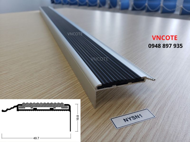 Nẹp cầu thang chống trơn trượt NYSN1, L=2.7m/thanh