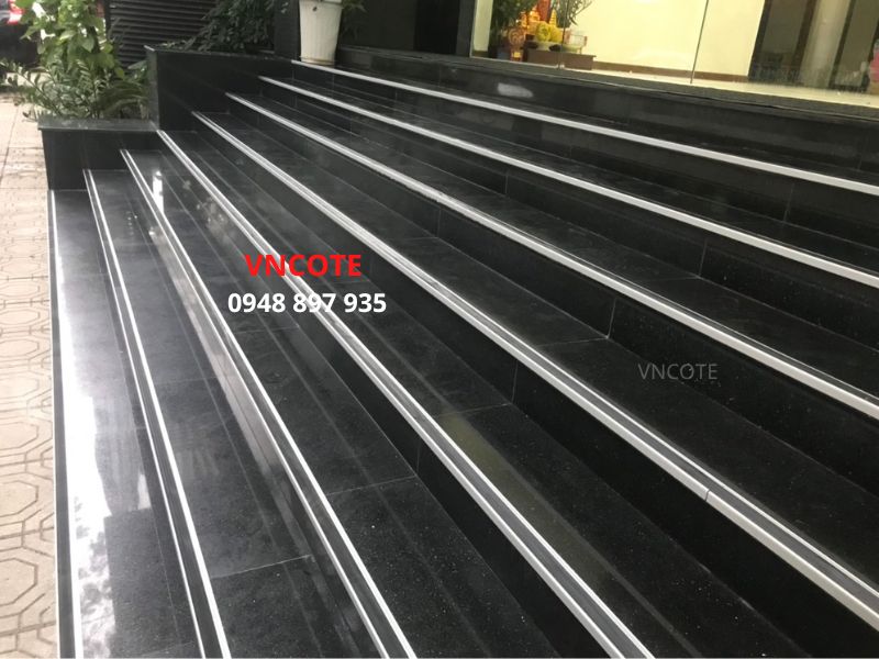 Nẹp cầu thang chống trơn trượt NYSN1, L=2.7m/thanh