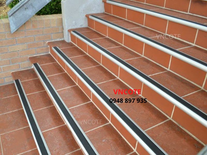 Nẹp cầu thang chống trơn trượt DT-0024