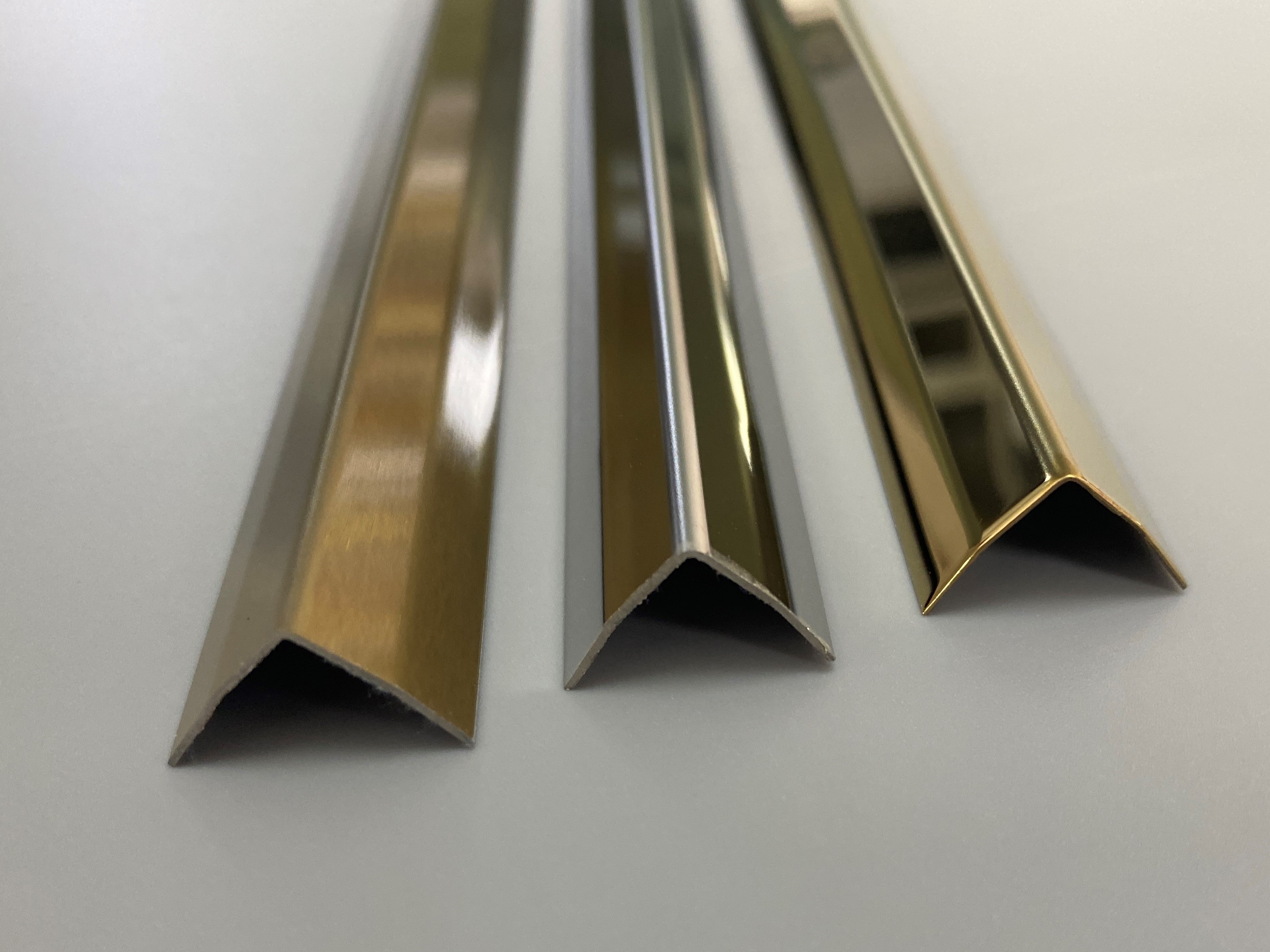 Nẹp inox chữ V bo góc vuông, L=2.7m/thanh