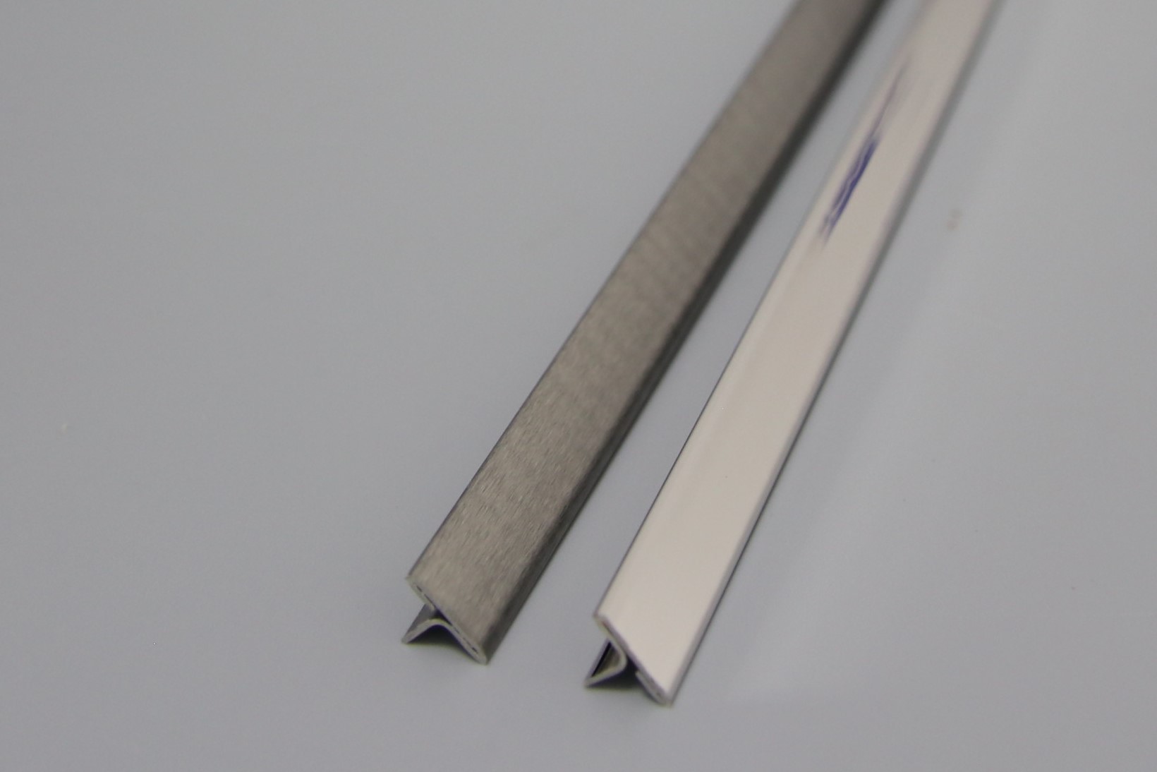 Nẹp inox chữ T trang trí nội thất