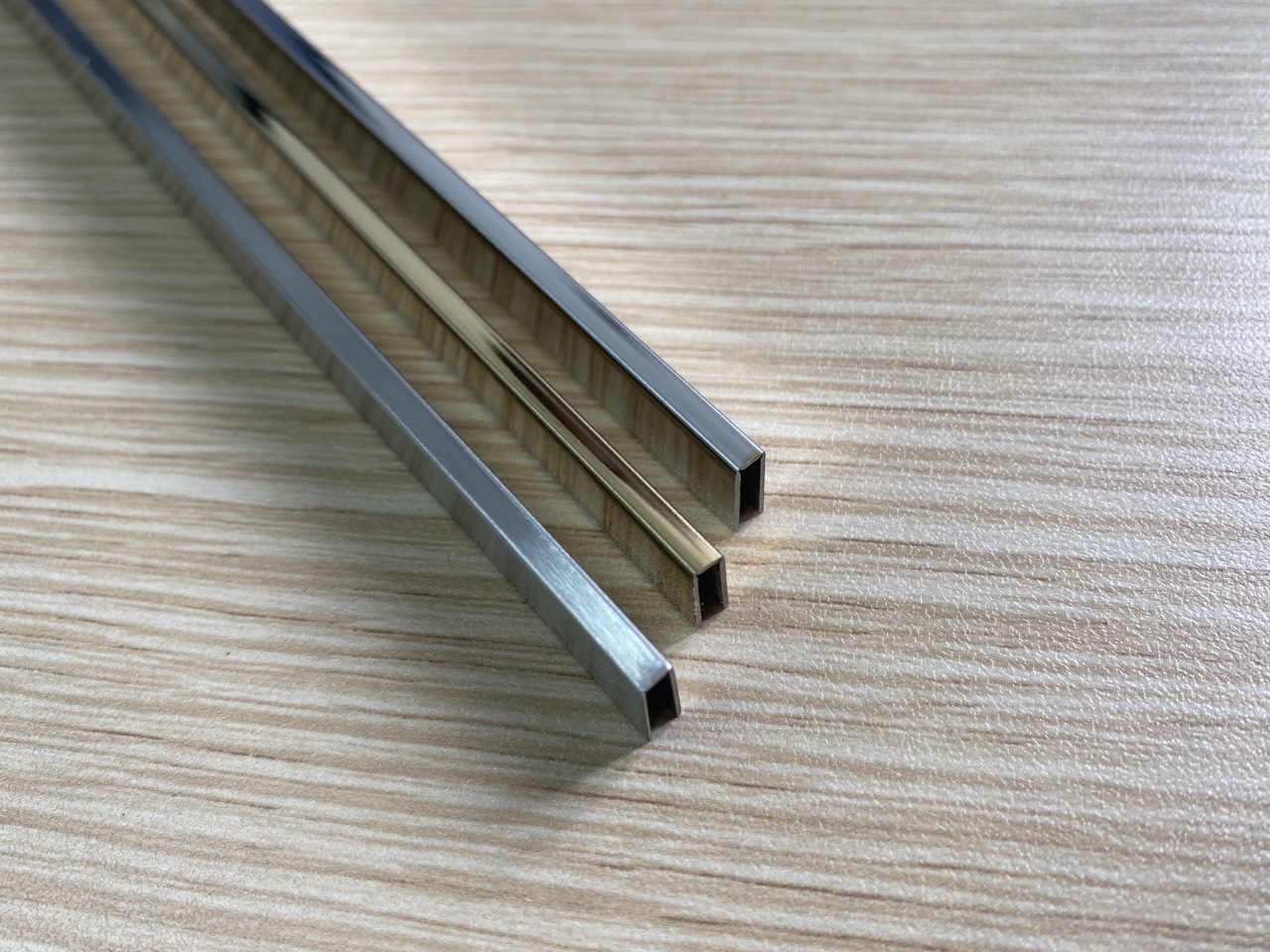 Nẹp inox chữ U trang trí nội thất