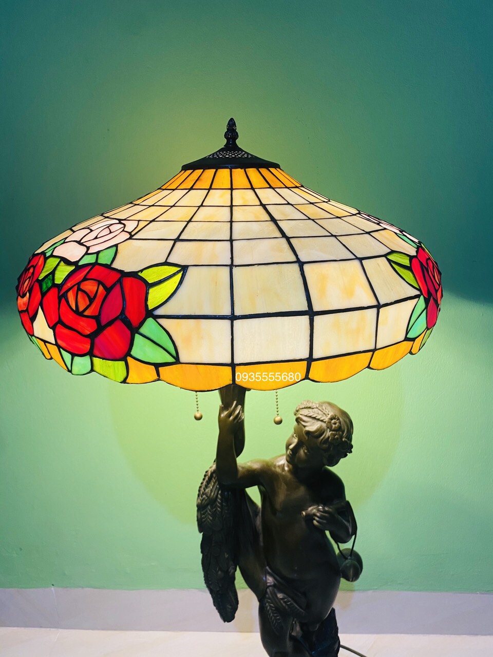 Giao lưu em đèn bàn kính màu cuty pháp xưa