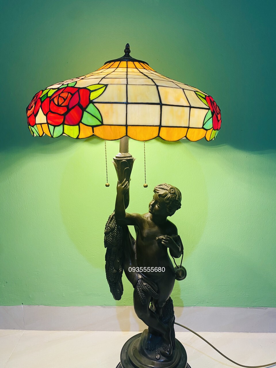 Giao lưu em đèn bàn kính màu cuty pháp xưa