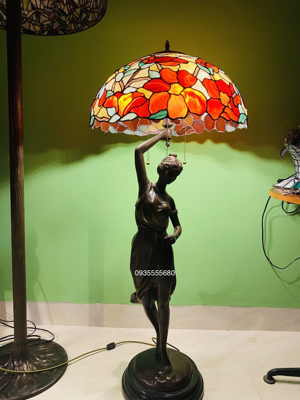 Giao lưu đèn bàn tiffany đá ngọc thạch