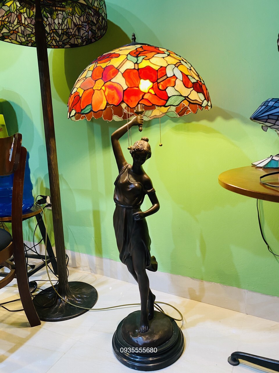 Giao lưu đèn bàn tiffany đá ngọc thạch