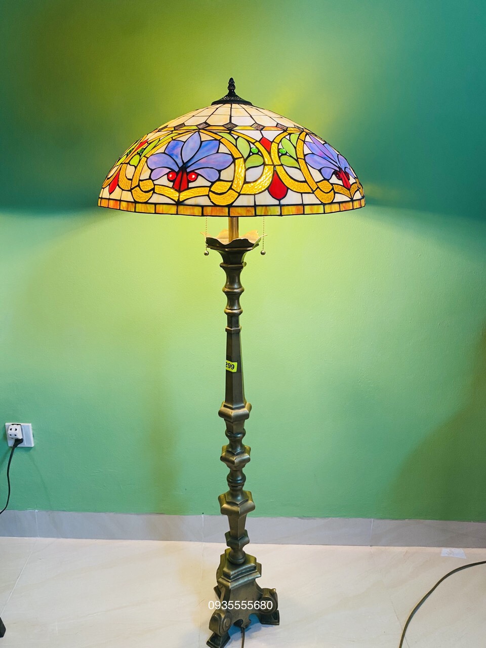 Giao lưu em đèn sàn tiffany họa tiết sen tây