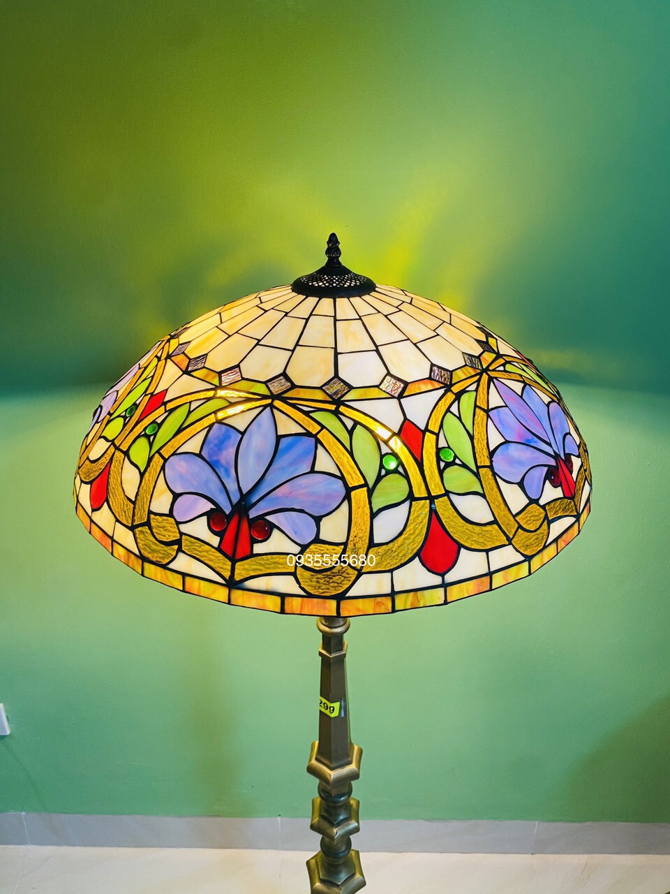 Giao lưu em đèn sàn tiffany họa tiết sen tây