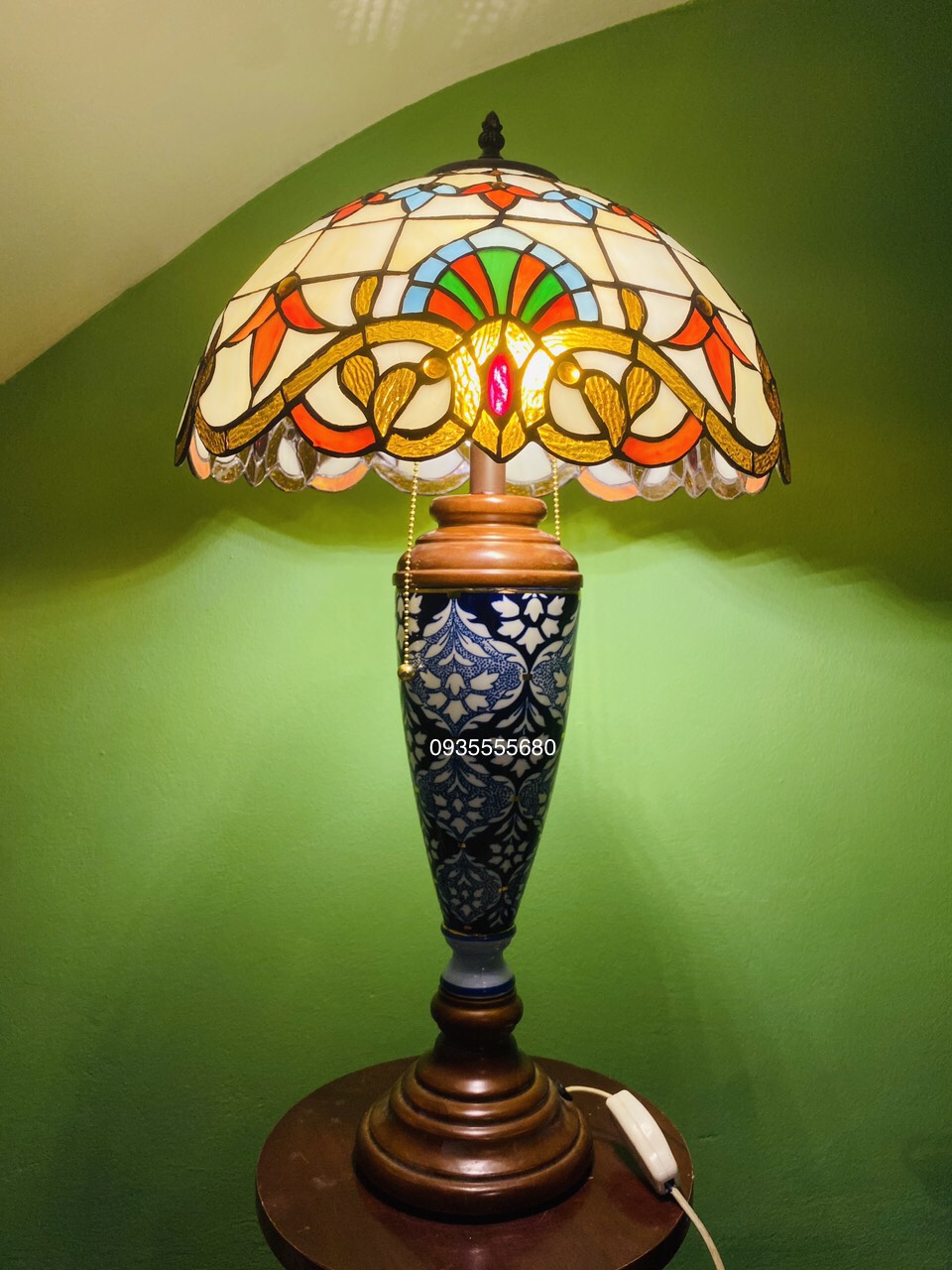 Đèn bàn tiffany họa tiết chân gốm vẽ vàng