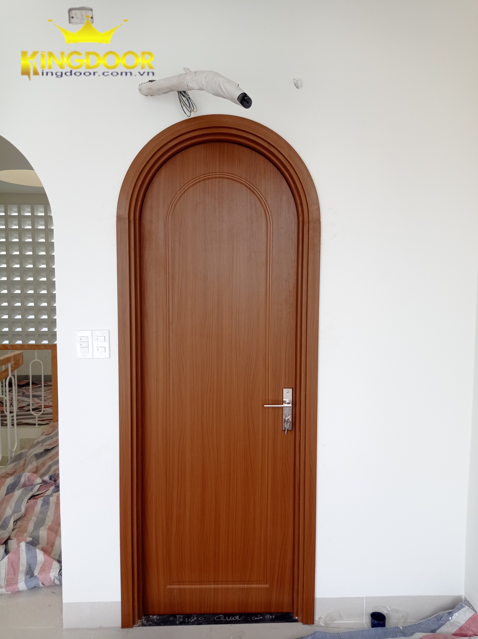 Cửa vòm nhựa composite phủ da tại Bình Thuận