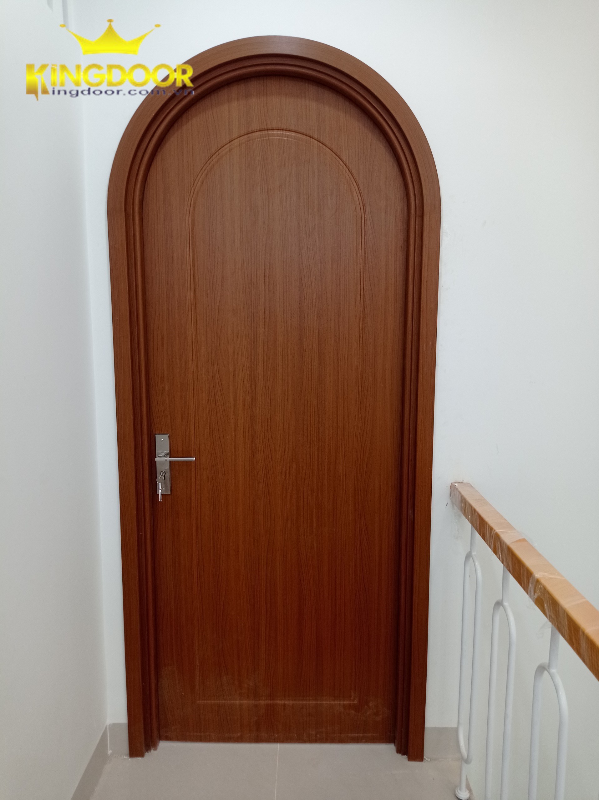 Cửa vòm nhựa composite phủ da tại Bình Thuận
