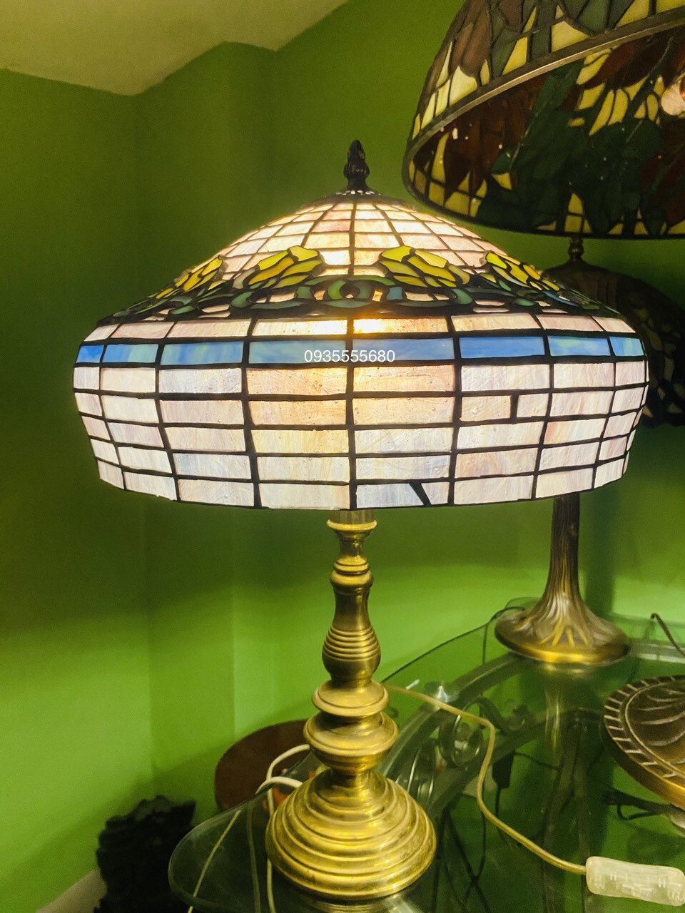 Giao lưu em đèn tiffany hoa ly hàng cổ âu
