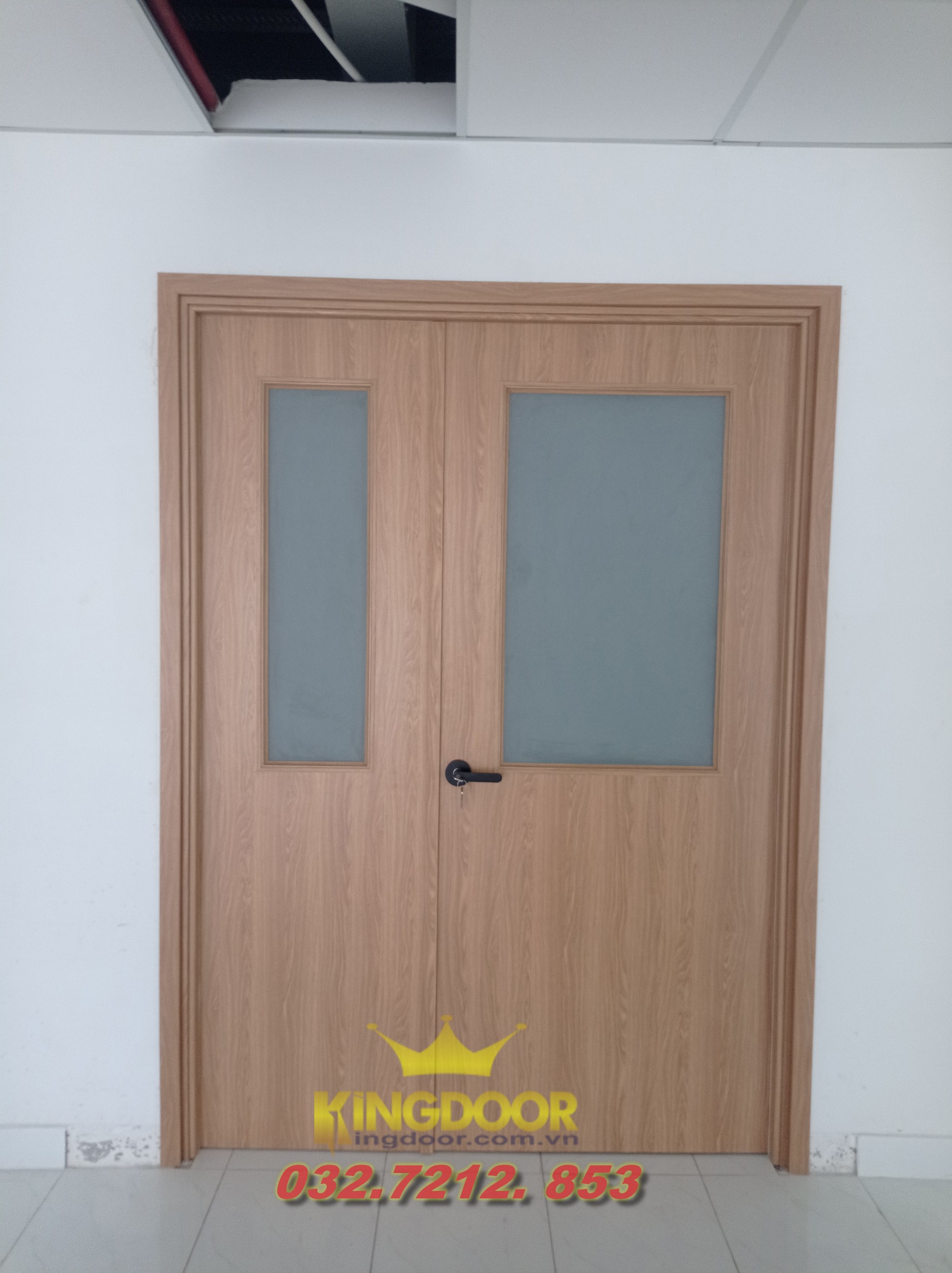 Cửa nhựa Composite 2 cánh - Cửa nhựa có ô kính