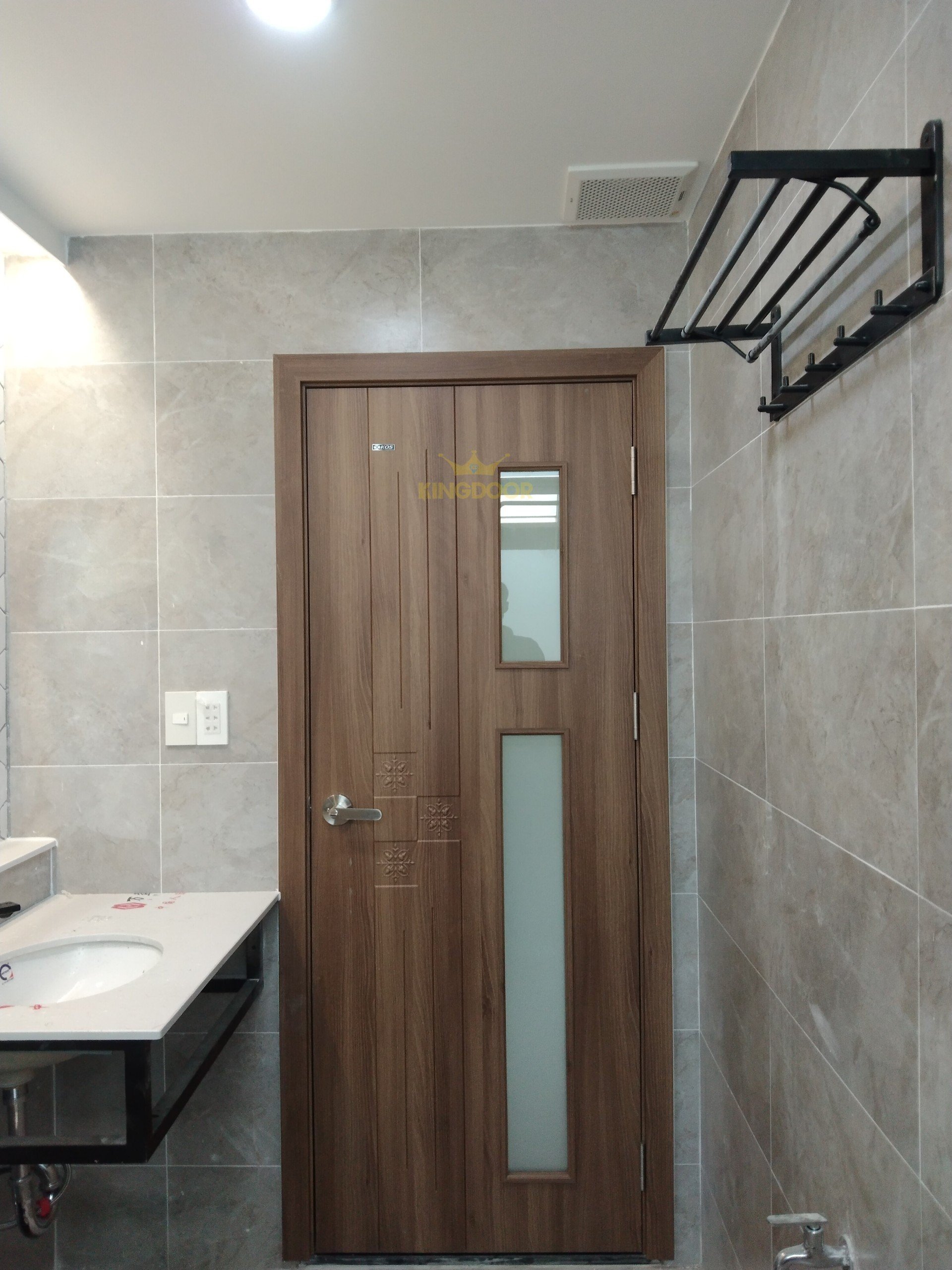 Cửa nhựa ABS Hàn Quốc Kos cao cấp chống thấm nước
