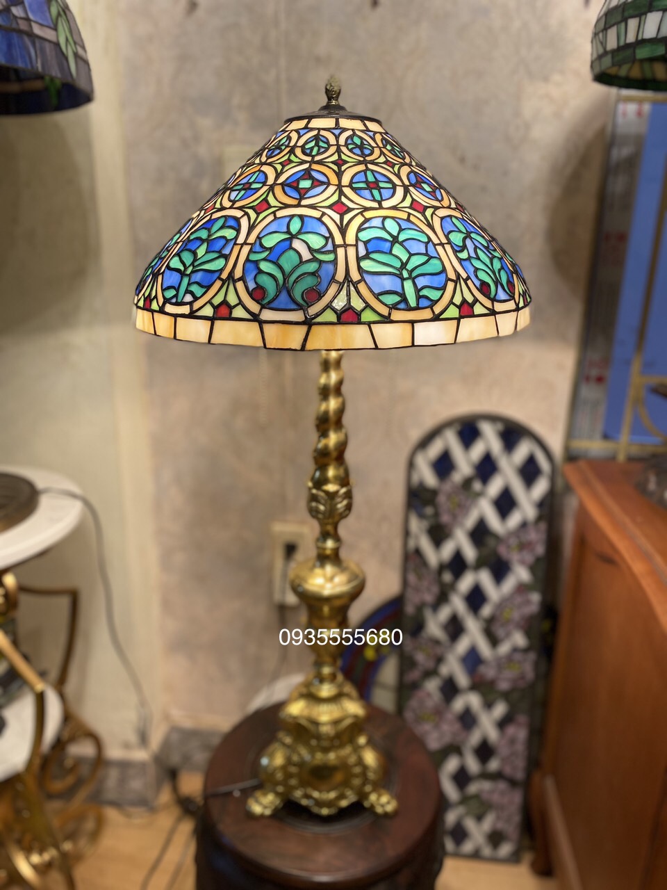 Giao lưu em đèn bàn tiffany đồng đa sắc