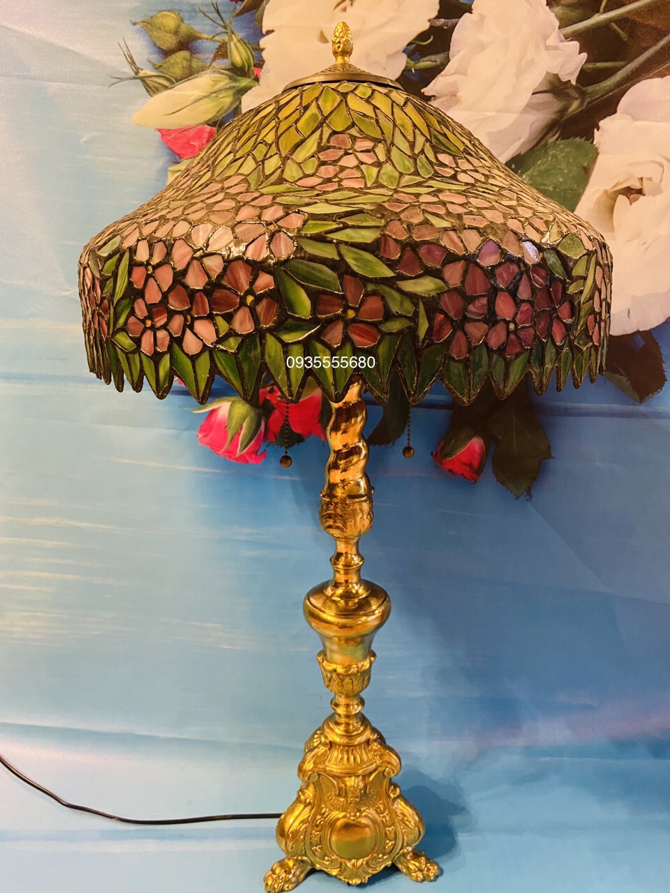 Đèn bàn tiffany họa tiết hoa leo đỏ