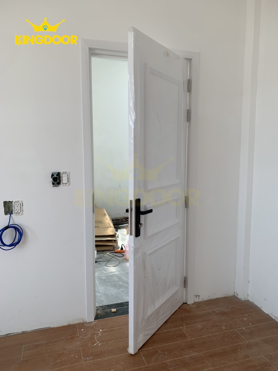 Cửa Nhựa Composite Tại Bình Thuận-Mẫu Cửa Chỉ Nổi Tân Cổ Điển