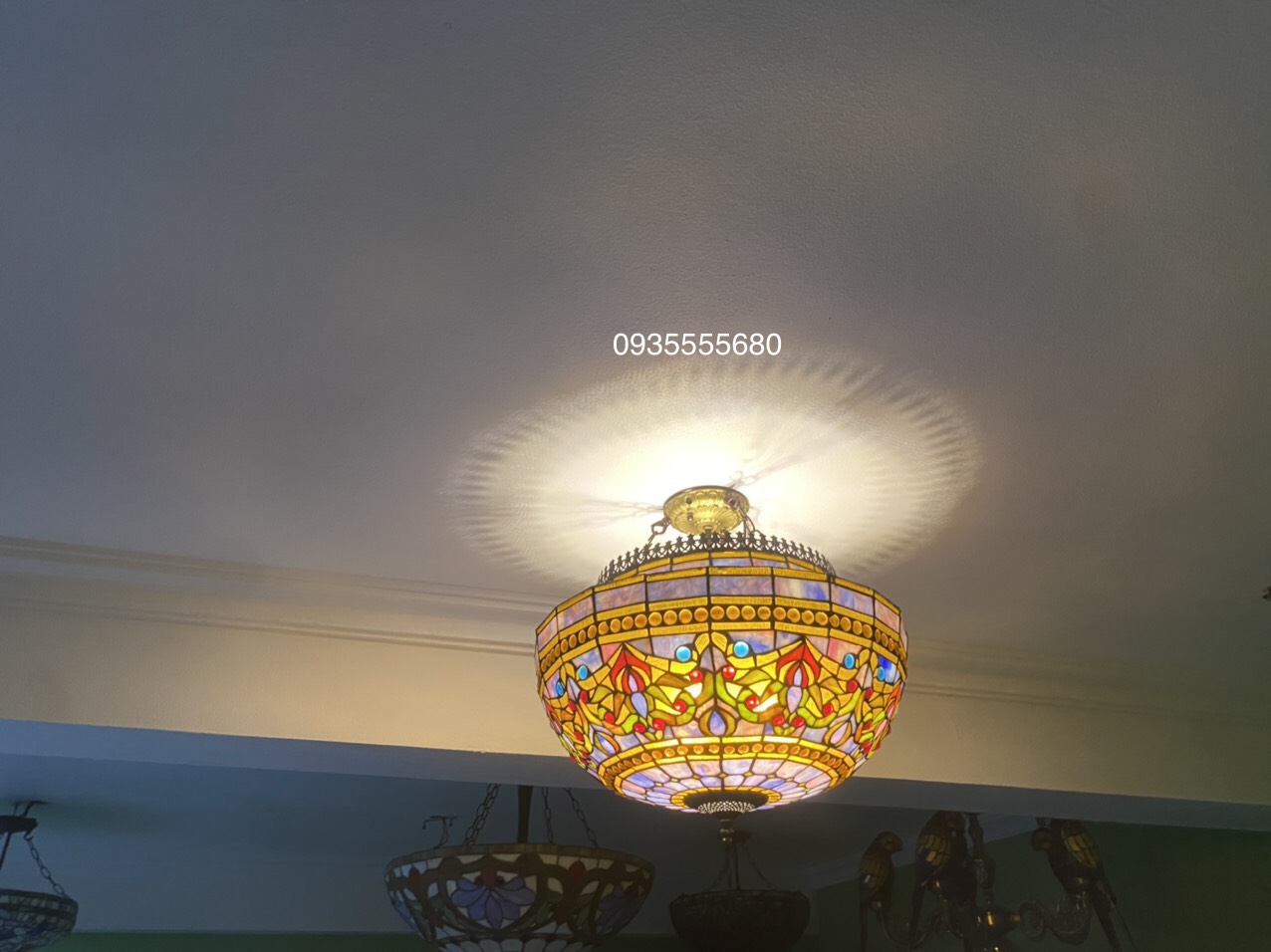 Giao lưu e đèn trần độc lạ