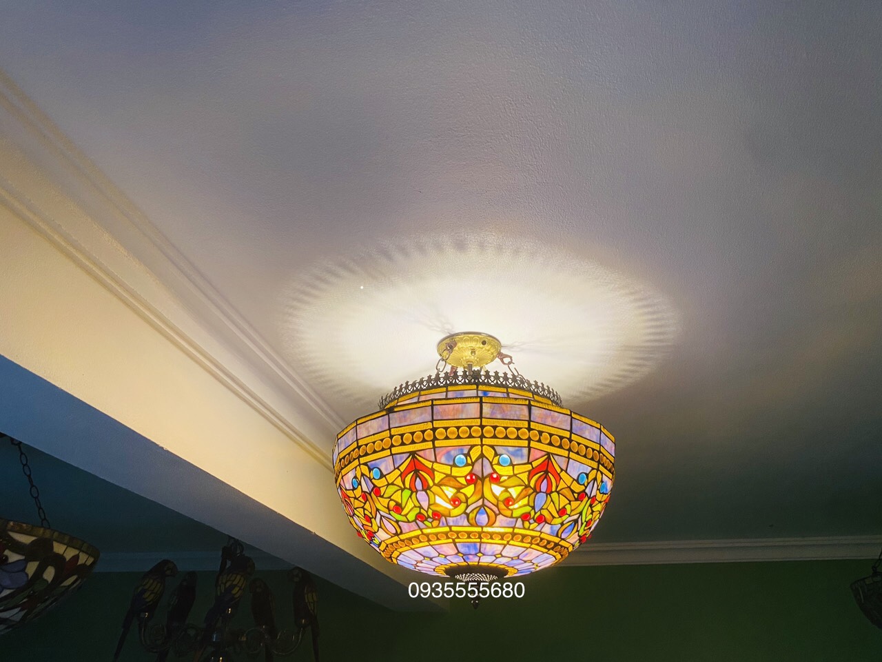 Giao lưu e đèn trần độc lạ