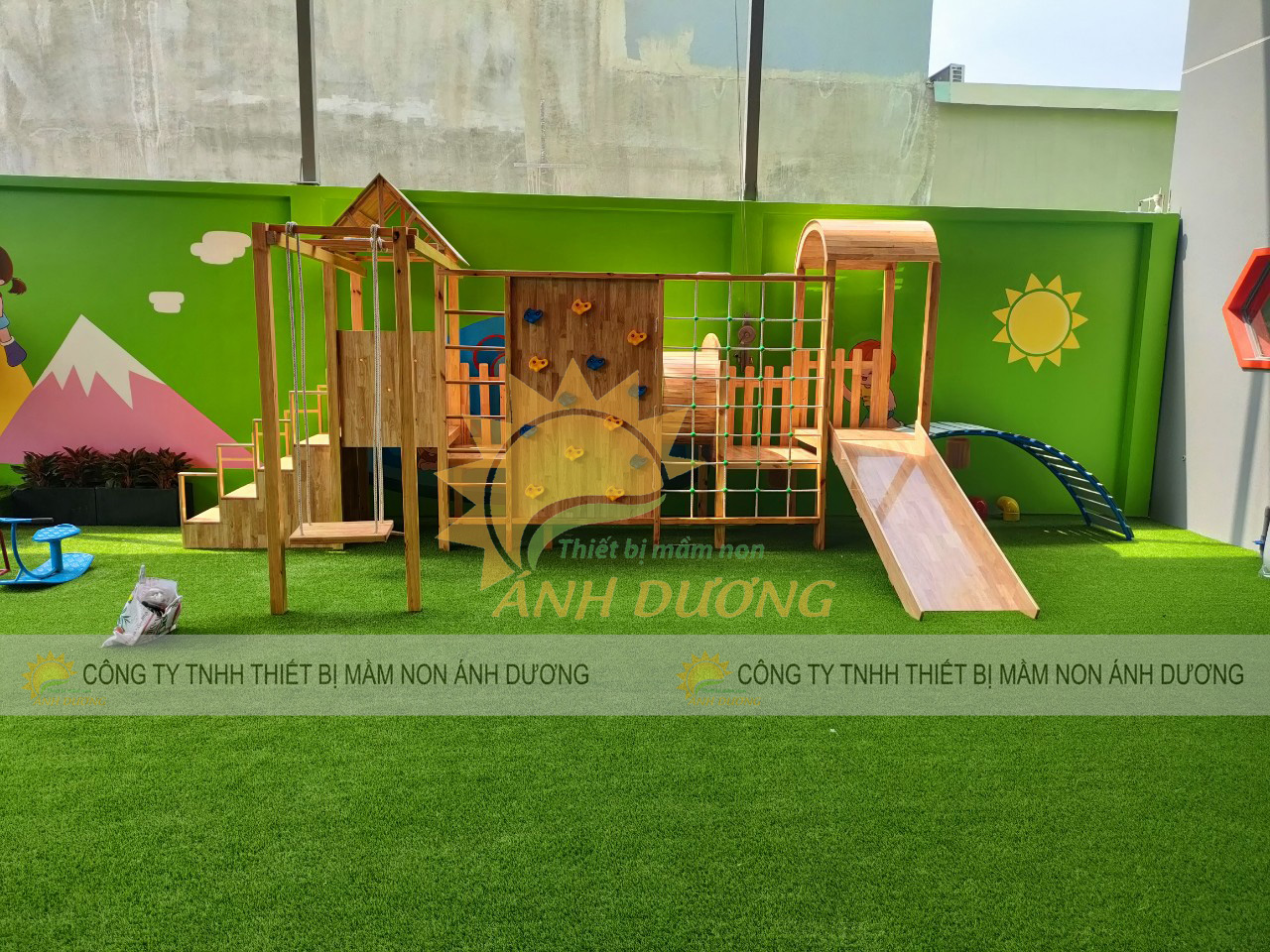 Bộ vận động liên hoàn đa năng bằng gỗ cho trẻ em