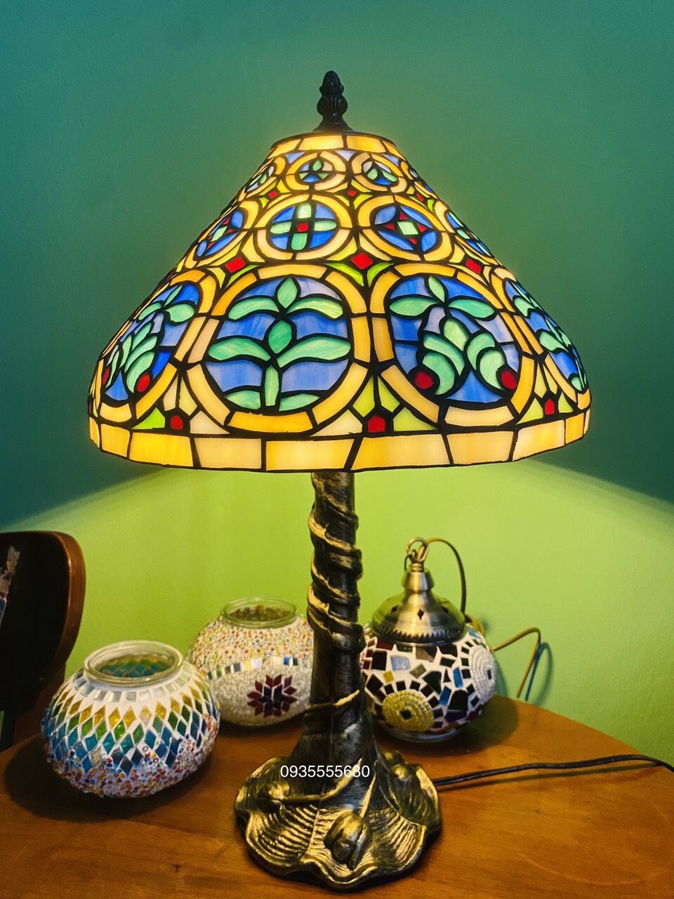 Đèn bàn tiffany họa tiết phục hưng